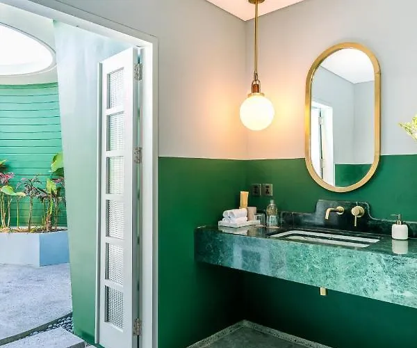 Ulu Cliffhouse Boutique Hotel And Pool Club - Adults Only ホテル 5*